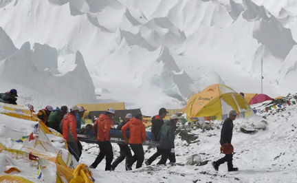 Choppers Rescue Mount Everest Avalanche Victims
