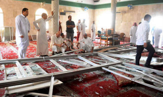 IS suicide bomber attacks Saudi Shiite mosque, killing 21