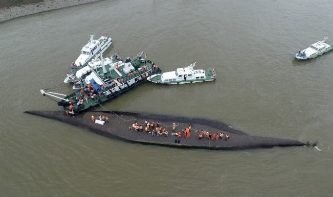 China ship capsize: Rescuers lift capsized cruise ship; toll reaches 82