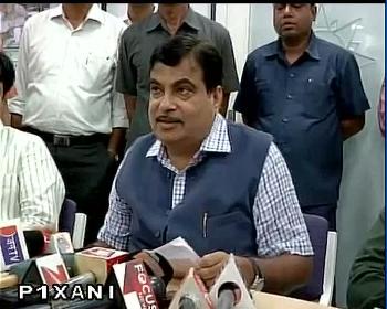 Lalit Gate: Govt. stands with Raje, allegations against her ‘baseless’, says Gadkari
