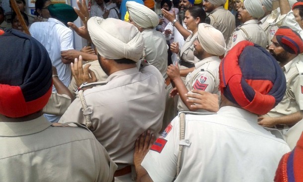 Police lifted Surat Singh Khalsa from his residence, lathi charge on media
