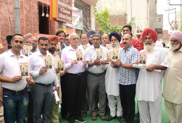 “Gatha Udham Singh” penned by H.C.Arora released at martyrs ancestral home