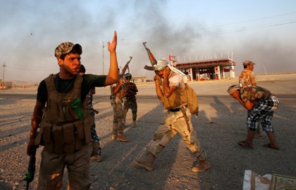 US backed Iraqi commanders struggling to retake Ramadi from ISIS