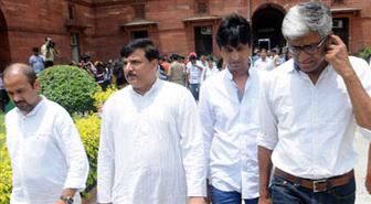 AAP leaders meet Rajnath over Punjab violence, seek center’s intervention