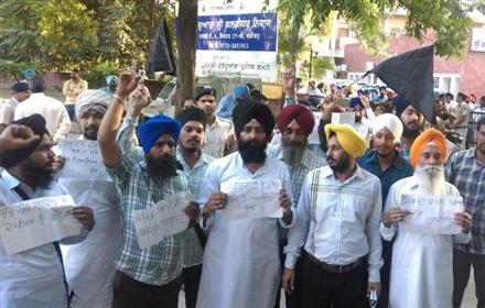SAD Amritsar holds protest at SGPC meeting venue, demands Makkar’s resignation