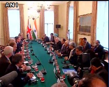 Modi, Cameron commence bilateral talks