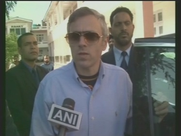 Omar backs his father, lays thrust on Indo-Pak dialogue