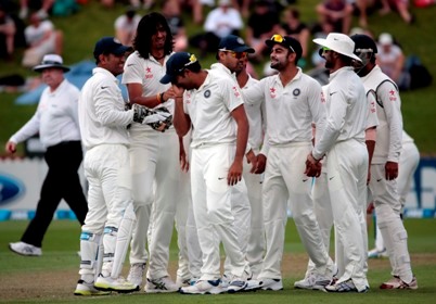 India reach 60-1 at lunch in Delhi Test