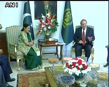 Sushma meets PM Sharif in Islamabad