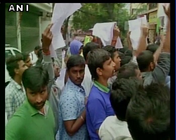 Dalit scholar’s suicide: FTII students protest in solidarity