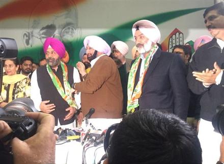 Deepinder Dhillon and Harry Mann joins Punjab Congress