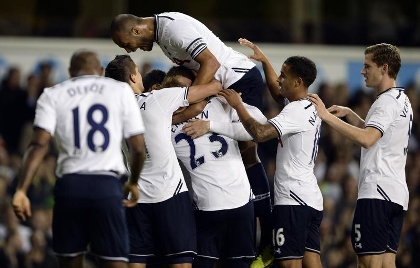 Tottenham thrash Man Utd 3-0 to remain in title contention