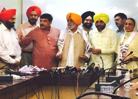 Family of former SGPC President Gurcharan Singh Tohra joins AAP