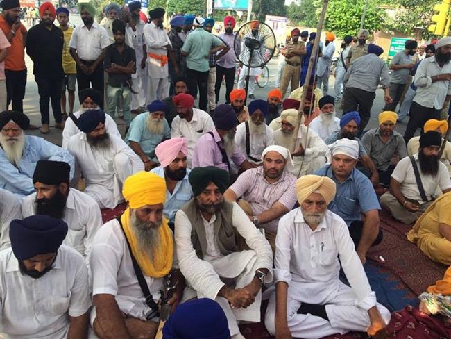 Brar Joins Sikh Sangat Dharna in Jalandhar over Beadbi incident