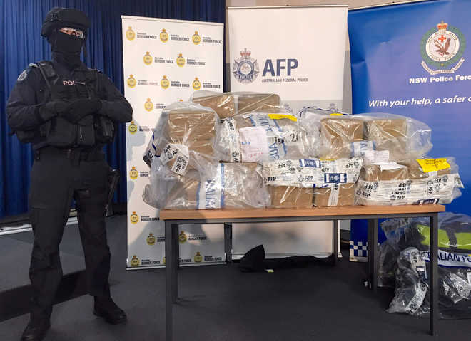Australian Police seize 1 ton of cocaine; 15 held