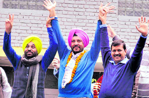 AAP: No property tax, Rs 5 meal, free laptops