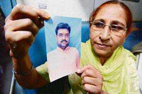 Sarabjit murder: Arrest warrant issued against Pak jail official