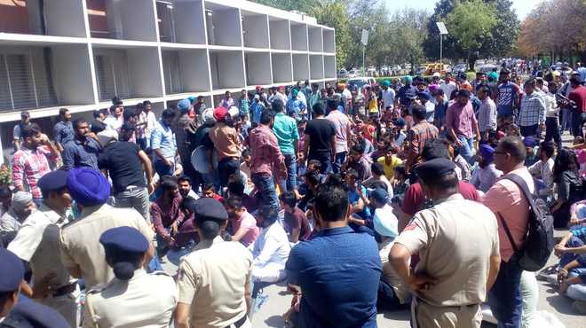 PU protest turns violent, students holed up in gurdwara surrender