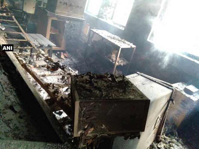 Maoists set railway station on fire in Jharkhand