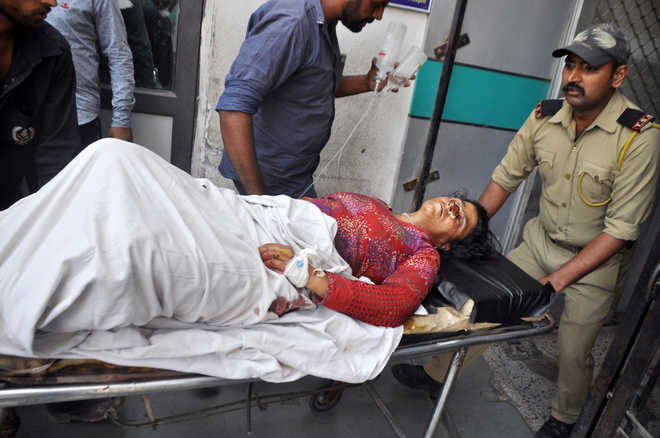 2 civilians killed, 3 injured as Pak troops pound border posts, villages in Rajouri