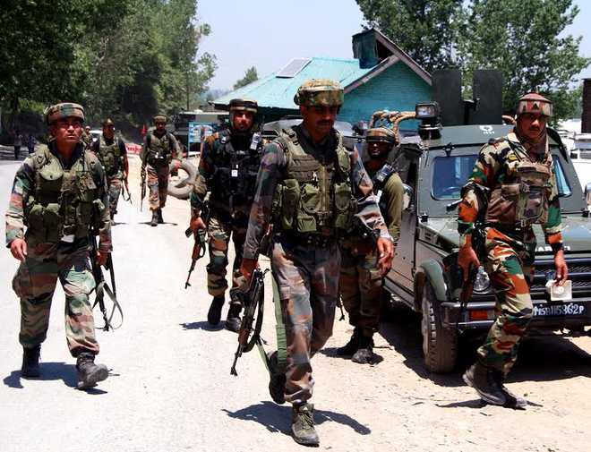 2 Army jawans killed, 4 injured in militant attack on convoy in J&K