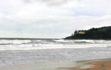 Agency manning Goa beaches warns against entering sea in rains
