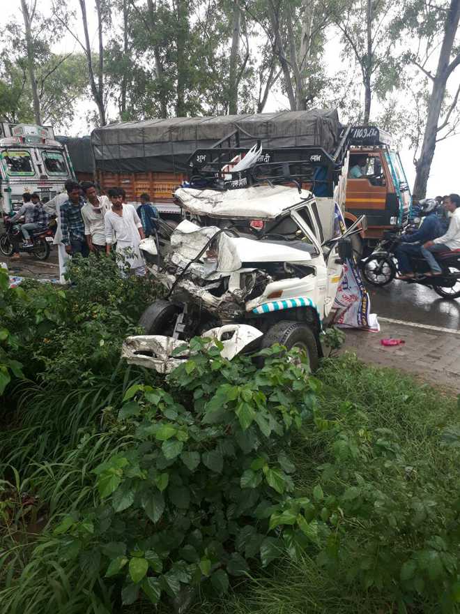 7 killed in road accident as pick-up van collides with truck in Karnal