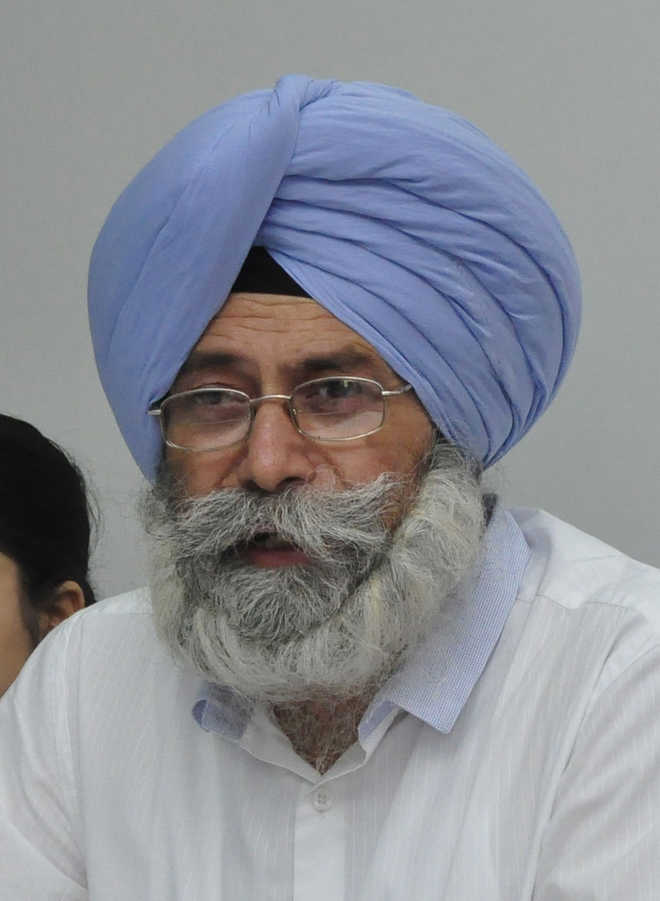 Phoolka not to leave riot victim cases; offers to surrender minister status