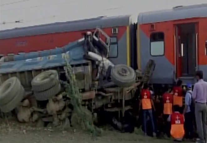 78 injured as Kaifiyat Express derails in UP