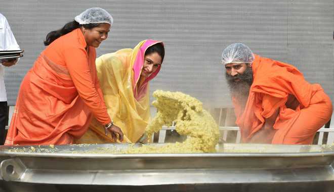 India seeks to enter record book with over 800kg khichdi dish
