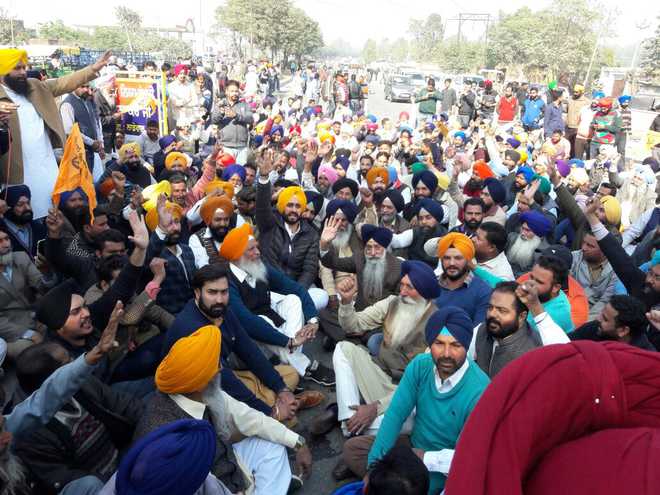 SAD activists block roads across Punjab to protest attack on party men