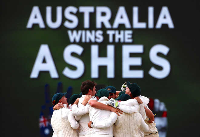 Australia win back Ashes with crushing victory in third Test