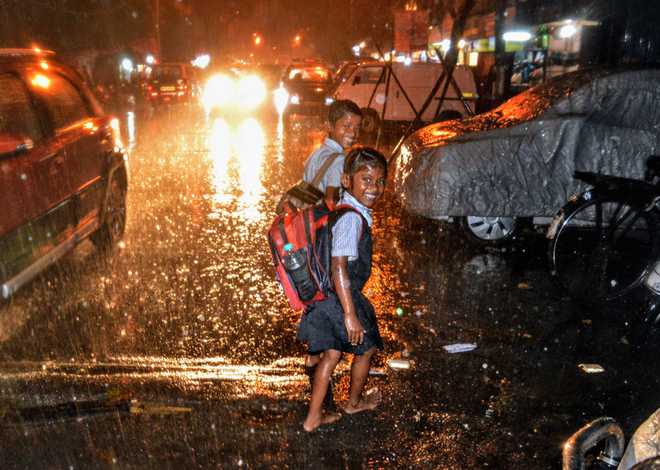 Cyclone Ockhi fallout: Hailstorm near Mumbai; schools, colleges shut