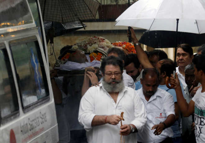 Pardesiyon ko hai ek din jaana: Shashi Kapoor cremated with honours