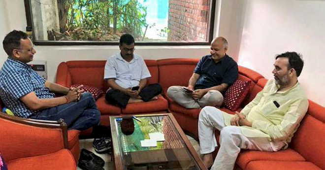 Delhi HC pulls up Kejriwal over sit-in at lieutenant governor’s office