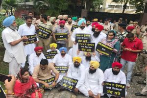 ਵਿਧਾਨ ਸਭਾ ਸੈਸ਼ਨ ਦੇ ਪਹਿਲੇ ਦਿਨ ਹੀ ਵੱਖੋ-ਵੱਖ ਹੋਈ ‘ਆਪ’ ਵਿਧਾਨ ਸਭਾ ਸੈਸ਼ਨ ਦੇ ਪਹਿਲੇ ਦਿਨ ਹੀ ਵੱਖੋ-ਵੱਖ ਹੋਈ ‘ਆਪ’