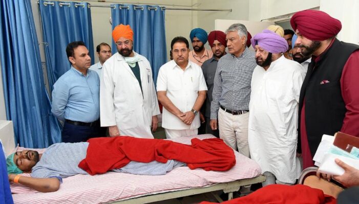 ਟਰੇਨ ਹਾਦਸੇ ਦੇ 16 ਘੰਟਿਆਂ ਬਾਅਦ ਜਹਾਜ਼ ਰਾਹੀਂ ਅੰਮ੍ਰਿਤਸਰ ਪੁੱਜੇ ਕੈਪਟਨ ਟਰੇਨ ਹਾਦਸੇ ਦੇ 16 ਘੰਟਿਆਂ ਬਾਅਦ ਜਹਾਜ਼ ਰਾਹੀਂ ਅੰਮ੍ਰਿਤਸਰ ਪੁੱਜੇ ਕੈਪਟਨ