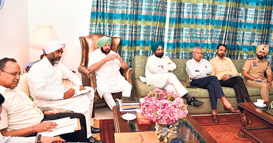 ਕੈਪਟਨ ਨੇ ਮੁਲਾਜ਼ਮ ਮੰਗਾਂ ਦੇ ਨਿਬੇੜੇ ਦੀਆਂ ਸੰਭਾਵਨਾਵਾਂ ਤਲਾਸ਼ੀਆਂ ਕੈਪਟਨ ਨੇ ਮੁਲਾਜ਼ਮ ਮੰਗਾਂ ਦੇ ਨਿਬੇੜੇ ਦੀਆਂ ਸੰਭਾਵਨਾਵਾਂ ਤਲਾਸ਼ੀਆਂ