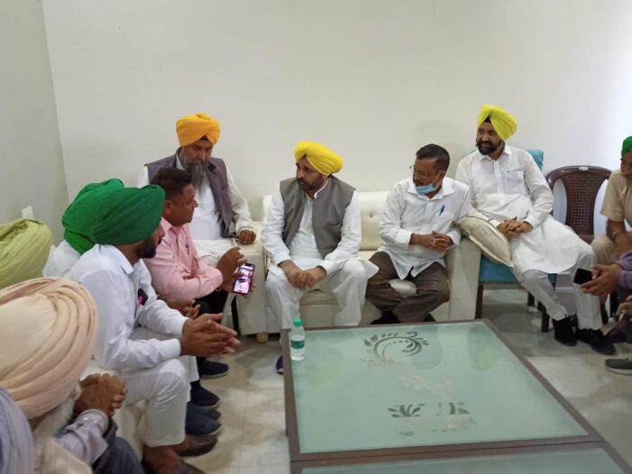 ਕੇਜਰੀਵਾਲ ਮਾਨਸਾ ਪੁੱਜੇ, ਕਿਸਾਨ ਆਗੂਆਂ ਦੇ ਸਵਾਲਾਂ ਦੇ ਜਵਾਬ ਨਾ ਦੇ ਸਕੇ