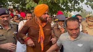 ਪੁਲਸ ਨੇ ਨਵਜੋਤ ਸਿੱਧੂ ਸਣੇ ਹਿਰਾਸਤ ‘ਚ ਲਏ ਕਾਂਗਰਸੀ ਮੰਤਰੀ