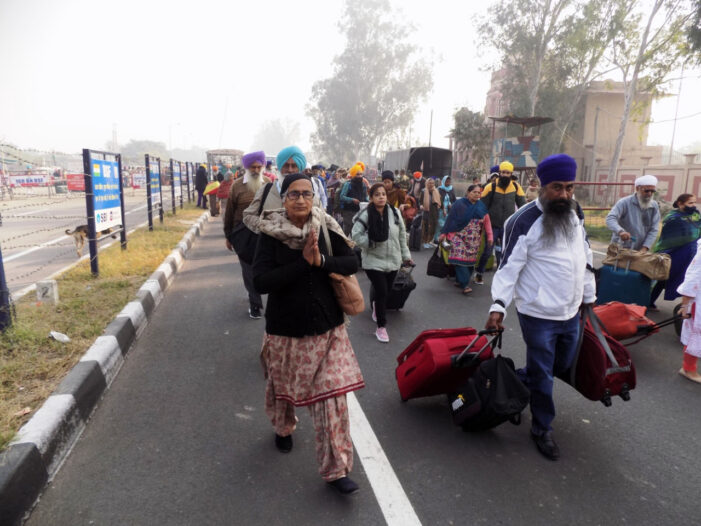 ਗੁਰੂ ਨਾਨਕ ਦੇਵ ਦਾ ਪ੍ਰਕਾਸ਼ ਪੁਰਬ ਮਨਾਉਣ ਲਈ ਸਿੱਖ ਜਥਾ ਪਾਕਿਸਤਾਨ ਰਵਾਨਾ