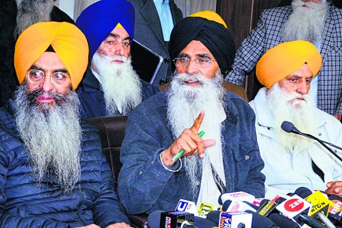 ਧਾਮੀ ਨੂੰ ਮਨਾਉਣ ਦੀਆਂ ਕੋਸ਼ਿਸ਼ਾਂ ਹੋਈਆਂ ਤੇਜ਼