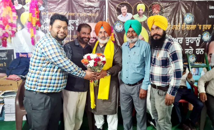 ਸੂਲਰ ਦੇ ਯੂਥ ਆਗੂਆਂ ਵਲੋਂ ਨਵੇਂ ਚੁਣੇ ਵਿਧਾਇਕ ਚੇਤਨ ਸਿੰਘ ਜੌੜੇਮਾਜਰਾ ਦਾ ਸਨਮਾਨ