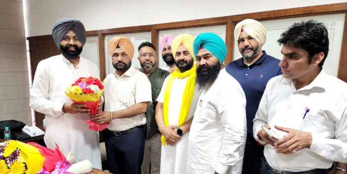 ਪੰਜਾਬ ਮੋਟਰ ਟਰਾਂਸਪੋਰਟ ਯੂਨੀਅਨ ਦਾ ਵਫ਼ਦ ਟਰਾਂਸਪੋਰਟ ਮੰਤਰੀ ਨੂੰ ਮਿਲਿਆ