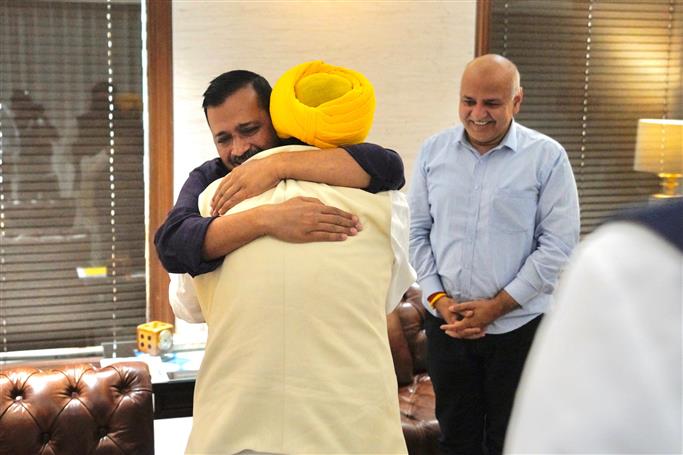 ਮੇਰਾ ਛੋਟਾ ਭਰਾ ਭਗਵੰਤ ਮੈਨੂੰ ਸਹੁੰ ਚੁੱਕ ਸਮਾਗਮ ਲਈ ਸੱਦਾ ਦੇਣ ਆਇਆ: ਕੇਜਰੀਵਾਲ