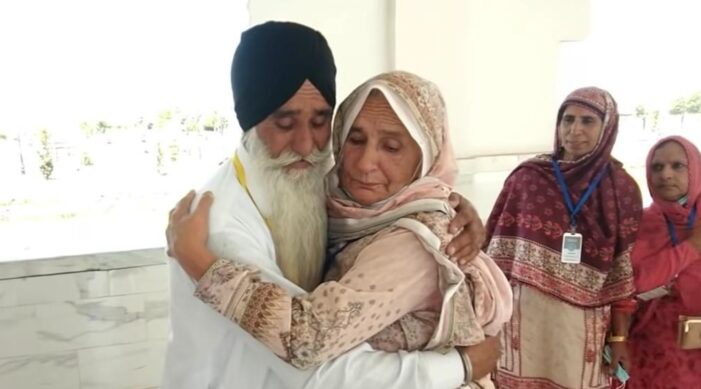 ਕਰਤਾਰਪੁਰ: 75 ਸਾਲ ਬਾਅਦ ਆਪਣੇ ਸਿੱਖ ਭਰਾਵਾਂ ਨੂੰ ਮਿਲੀ ਮੁਮਤਾਜ਼ ਬੀਬੀ