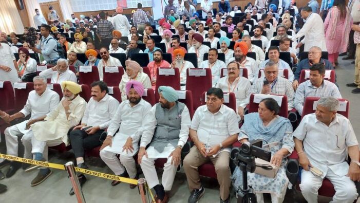 ਕਾਂਗਰਸ ਨੂੰ ਵੱਡਾ ਝਟਕਾ: ਬਲਬੀਰ ਸਿੱਧੂ, ਕਾਂਗੜ, ਵੇਰਕਾ, ਕੇਵਲ ਢਿੱਲੋਂ ਤੇ ਅਰੋੜਾ ਭਾਜਪਾ ’ਚ ਸ਼ਾਮਲ