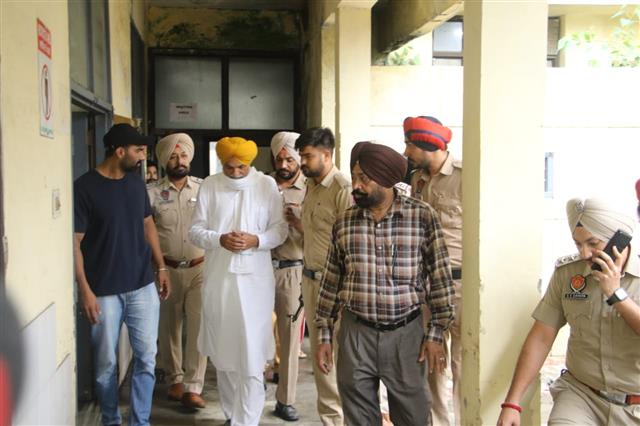 ਸਿੱਧੂ ਮੂਸੇਵਾਲਾ ‌ਦੇ ਪਿਤਾ ਸ਼ੂਟਰਾਂ ਦੀ ਸ਼ਨਾਖਤ ਕਰਨ ਲਈ ਅੰਮ੍ਰਿਤਸਰ ਪੁੱਜੇ