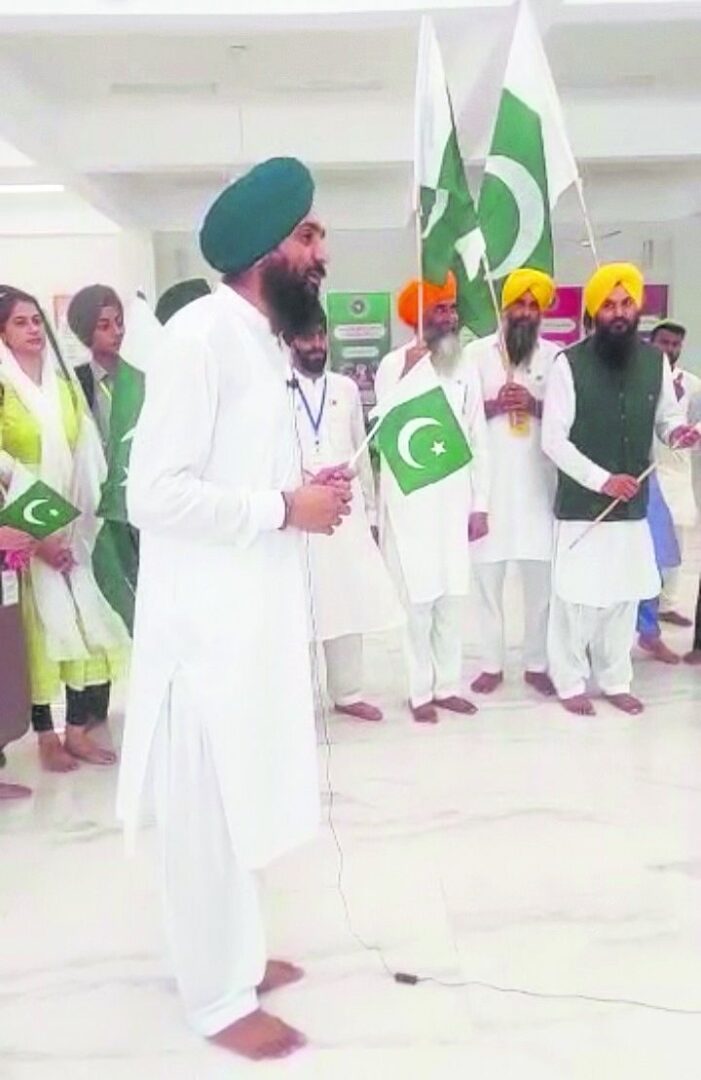 ਪਾਕਿਸਤਾਨ ਦੇ ਗੁਰਦੁਆਰੇ ’ਚ ਲਹਿਰਾਇਆ ਕੌਮੀ ਝੰਡਾ