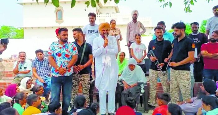 ਮੇਰੇ ਪੁੱਤਰ ਦੇ ਕਤਲ ’ਚ ਕੁਝ ਪੰਜਾਬੀ ਗਾਇਕਾਂ ਦਾ ਹੱਥ: ਬਲਕੌਰ ਸਿੰਘ